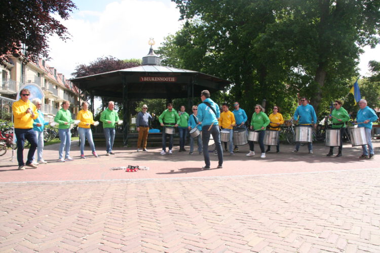 Intocht Avondvierdaagse in Maartensdijk – Samba Colina