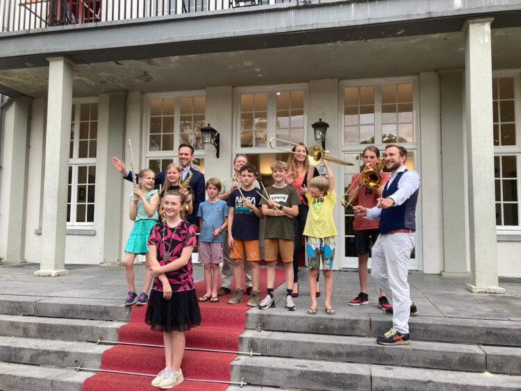 LHO en OMPG speelden op het gemeentehuis